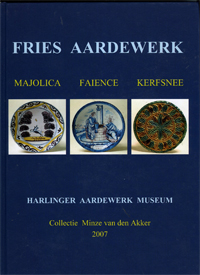 Akker, M. van den: - Fries Aardewerk. Majolica, Faience, Kerfsnee. Collectie Minze van den Akker.